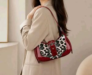 Chic Shoulder Bag with Leopard Print🐆