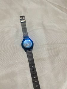 Elegant Silver-Tone Mesh Strap Watch