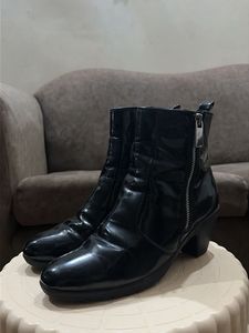 Chic Black Patent Chunky Heel Boots