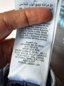 Brand new Authentic Guess Capri Jeans(28)