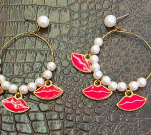 Funky Lip Pearl Hoop Earrings