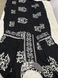 Entricated black embroidery kurta set new