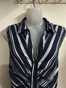 Chic Navy Striped Sleeveless Top
