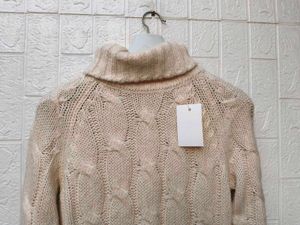 New with tag Cream Cable Knit Turtleneck Sweater