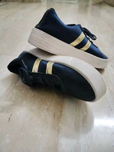 Stylish Blue &amp; Gold Striped Sneakers 👟