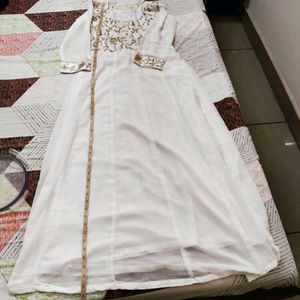 Elegant White Kurta Set with Gold Embroidery