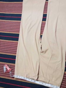 Stylish Beige Trousers winth t-shirts