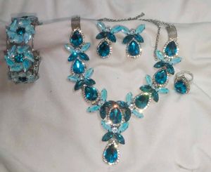 Sparkling Aqua Jewel Set: Necklace, Ring & More