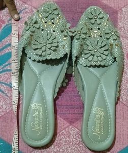 Elegant Floral Flats Jutti