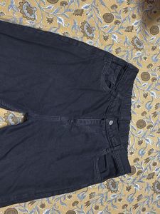 Edgy black flared jeans with side slits&amp;frayed hem