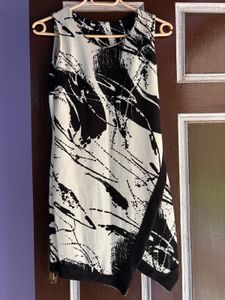Abstract Black &amp; White Sleeveless short Dress