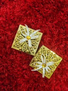 Exquisite Golden Jewellery Set