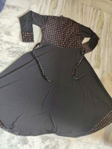 Black With Golden Velvet Abaya🧕