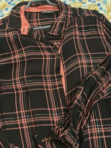 Chic Plaid Button-Up Shirt with L size