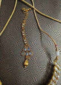 Haar Set With Earrings And Maang Tika