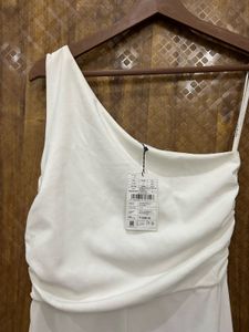 Chic White One-Shoulder Jumpsuit
