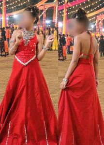 very pretty beautiful backless top and long mirror