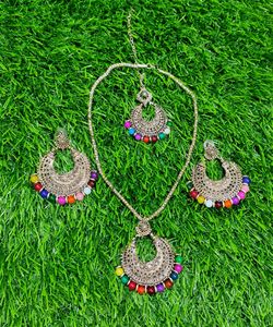 Multi Color Jewellery Set With Mang Tika
