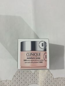 clinique moisture surge moisturiser