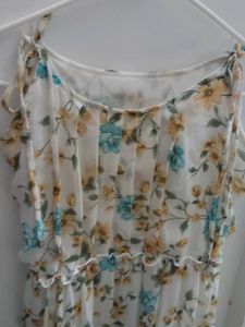 Chic Floral Maxi Dress like beachwear