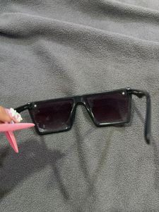 black sunglasses