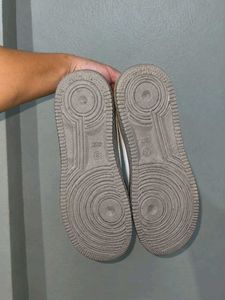 High top sneaker
