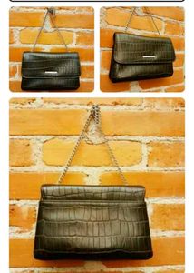 Chic Black Croc-Embossed Chain Shoulder Bag