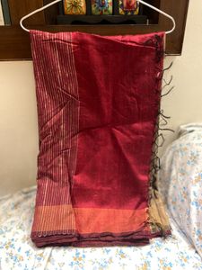 Maroon &amp; Gold Textured Cotton-Silk Saree |