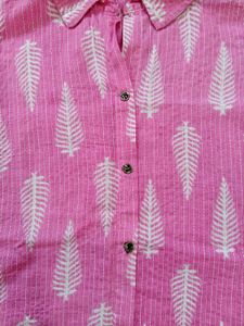 Pink sleeveless leaf print top