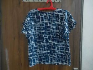 Stylish Blue &amp; White Printed Top medium size