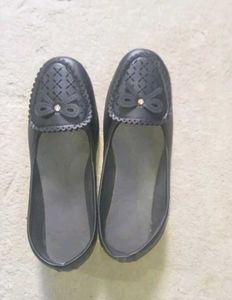 Elegant Black Ballet Flats with Bow Detail