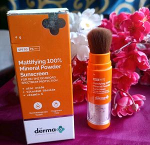 The Derma Co Mattifying Mineral Powder Sunscreen