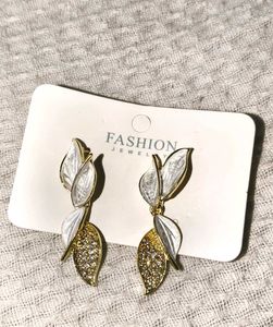 Elegant Leaf Dangle Earrings