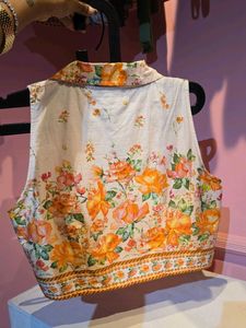 Floral Sleeveless Collared Crop Top