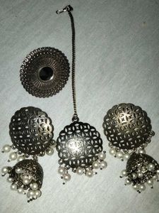 Oxidised jhumkas, maangtika, 1 ring