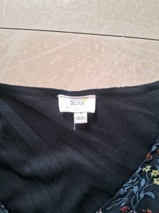 Chic Black Floral Print V-Neck Top