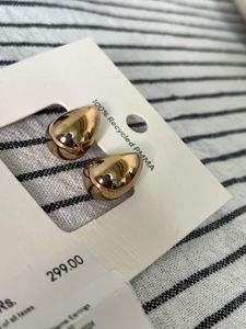H&amp;M Chunky Dome Earrings Gold