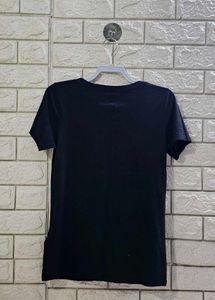 Nike Women’s DNA V-Neck Graphic T-Shirt