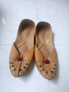 Stylish Tan Leather Jutti Flats