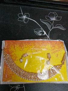 Elegant Pearl &amp; Crystal Necklace Set