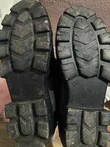 Black leather lofers