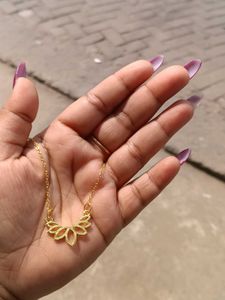 Elegant Gold Tone Necklace