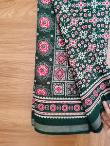 Elegant Green Saree with Red &amp; White Print