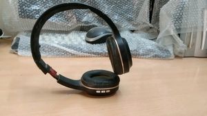 Digitek Brand  cancellation headphones item is very good in condition only defects is in buds that too peeling off leather you see it in 2nd picture.
