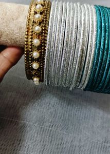 Bangles blue white 24+(2 Kare old)