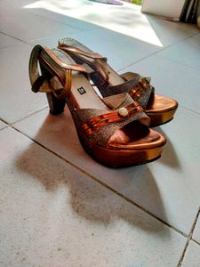 Stylish heels for Women SIZE UK 7
