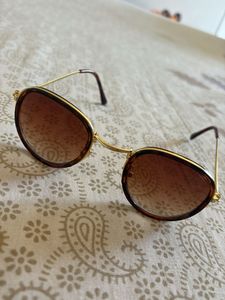 Stylish Oval Frame Sunglasses