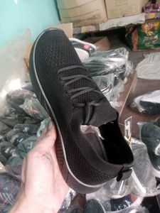 NEW NO SNEAKERS SHOES FOR MEN.