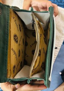 Chic Green &amp; White Crossbody Bag
