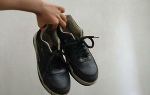 Men's Black Sneakers